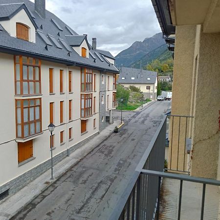 Apartamentos Valle De Tena - Biescas 3000 エクステリア 写真