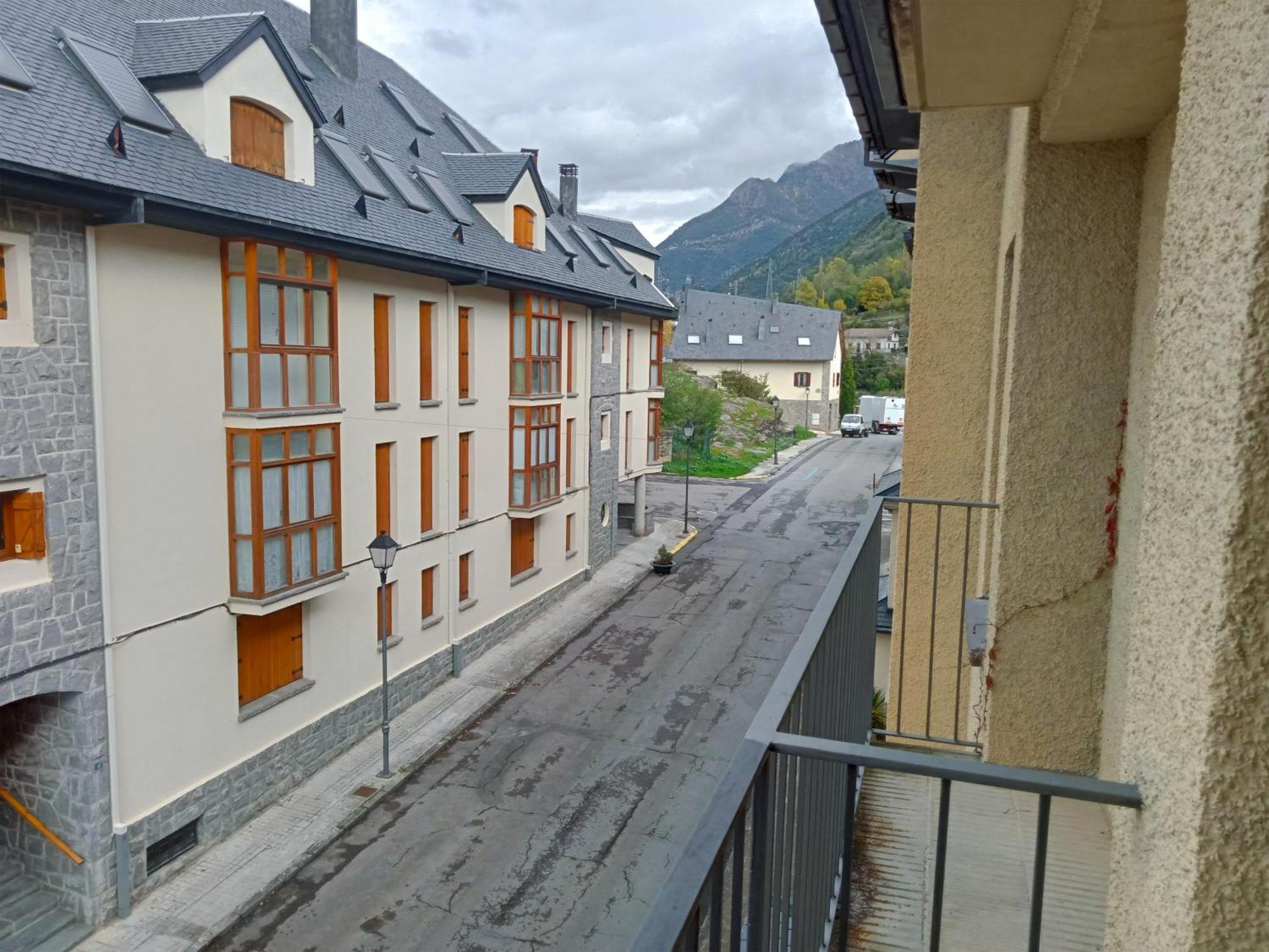 Apartamentos Valle De Tena - Biescas 3000 エクステリア 写真